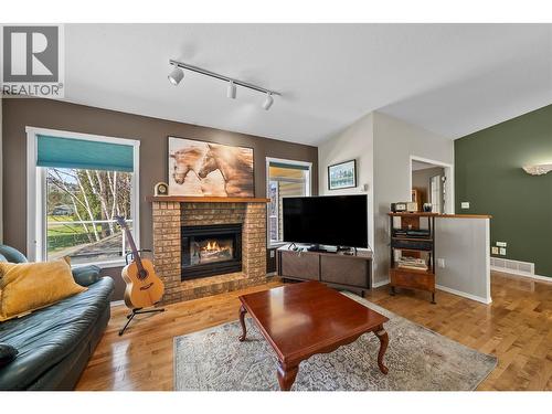 2668 Golf Course Drive, Blind Bay, BC - Indoor Photo Showing Living Room With Fireplace