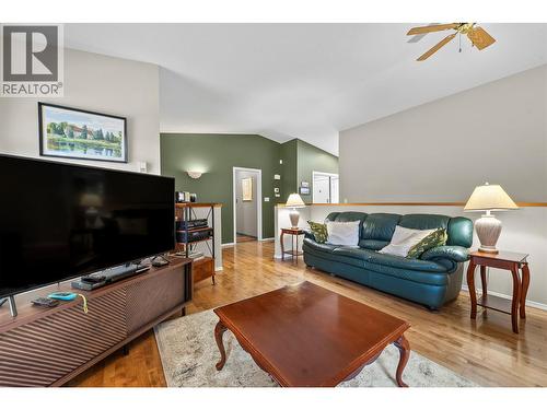 2668 Golf Course Drive, Blind Bay, BC - Indoor Photo Showing Living Room