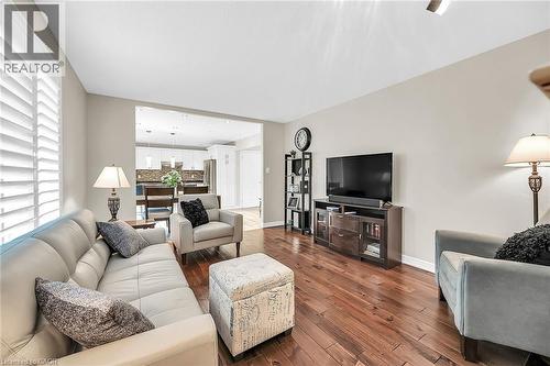 2371 Pathfinder Drive, Burlington, ON - Indoor Photo Showing Living Room