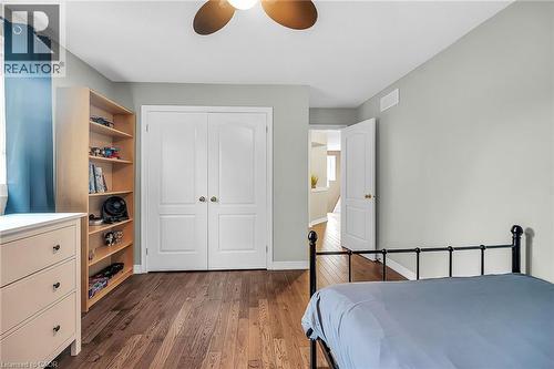 2371 Pathfinder Drive, Burlington, ON - Indoor Photo Showing Bedroom