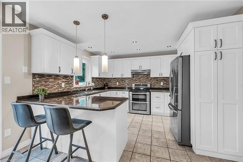 2371 Pathfinder Drive, Burlington, ON - Indoor Photo Showing Kitchen With Upgraded Kitchen
