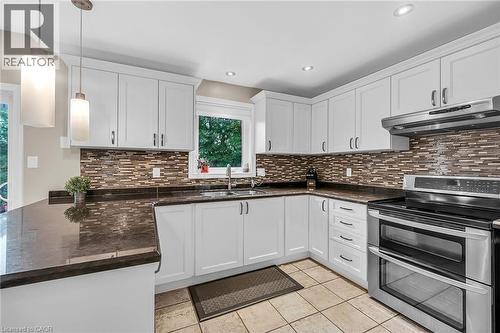 2371 Pathfinder Drive, Burlington, ON - Indoor Photo Showing Kitchen With Double Sink With Upgraded Kitchen