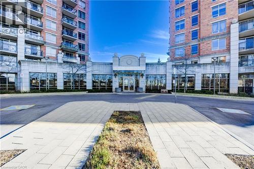 2379 CENTRAL PARK Drive Unit# 101  Oakville, ON L6H 0E3