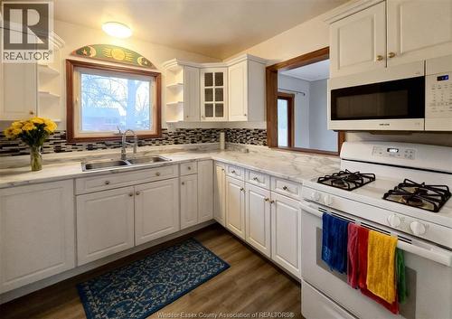 3672 Morris Drive, Windsor, ON - Indoor Photo Showing Kitchen With Double Sink
