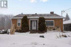 87 DICKSON STREET Pembroke, ON K8A 2W8