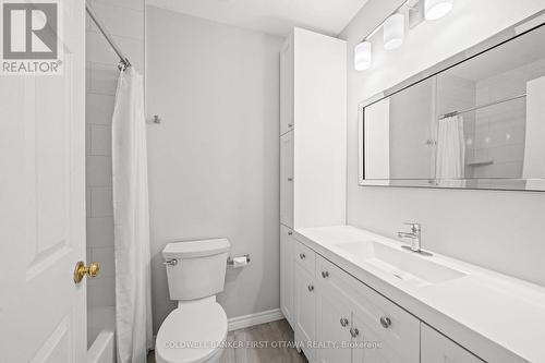 Full 4 piece updated bathroom w bath/shower combo. - 234 Rochester Street, Ottawa, ON - Indoor Photo Showing Bathroom