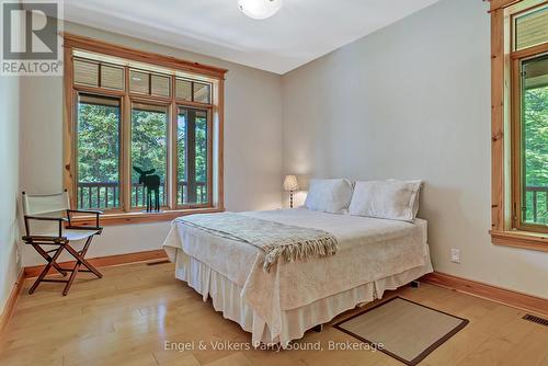 35 Shakell Road, Whitestone (Dunchurch), ON - Indoor Photo Showing Bedroom