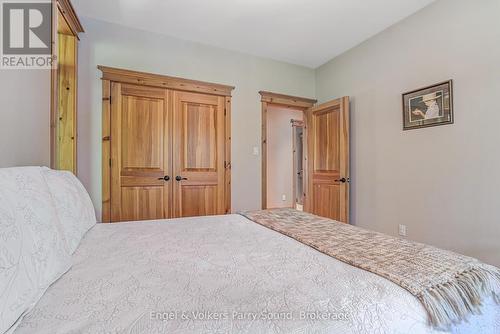 35 Shakell Road, Whitestone (Dunchurch), ON - Indoor Photo Showing Bedroom