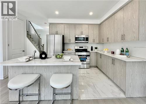 15 Davinci Boulevard, Hamilton, ON - Indoor Photo Showing Kitchen With Upgraded Kitchen