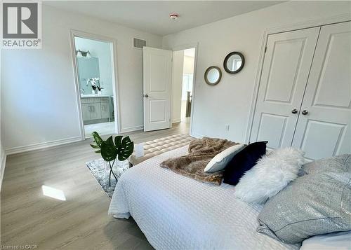 15 Davinci Boulevard, Hamilton, ON - Indoor Photo Showing Bedroom