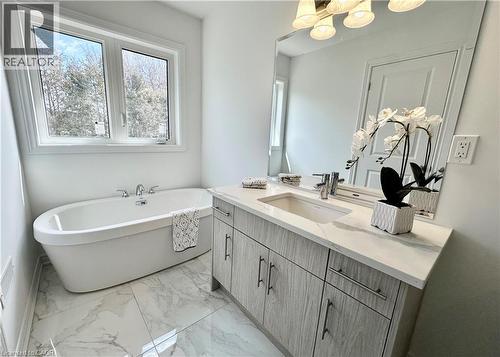 15 Davinci Boulevard, Hamilton, ON - Indoor Photo Showing Bathroom