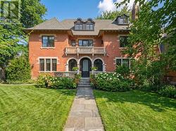 62 MAPLE AVENUE Toronto, ON M4W 2T7