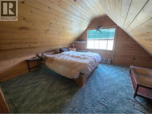 3837 Pass Creek Road, Crescent Valley, BC - Indoor Photo Showing Bedroom
