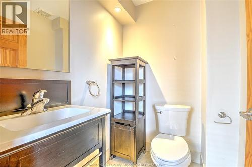 715 Walker Road, Windsor, ON - Indoor Photo Showing Bathroom