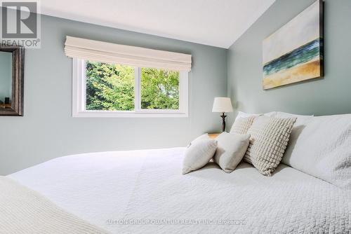 1237 Blackburn Drive, Oakville, ON - Indoor Photo Showing Bedroom