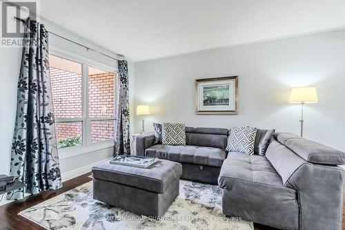1237 Blackburn Drive, Oakville, ON - Indoor Photo Showing Living Room