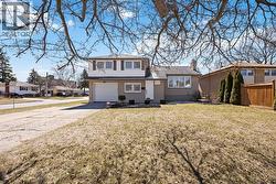 943 Ellwood AVENUE Sarnia, ON N7V 3E9