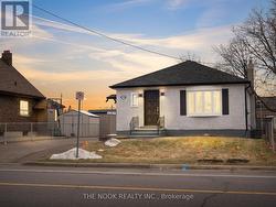 UPPER - 590 ATHOL STREET E Oshawa (Central), ON L1H 1M3