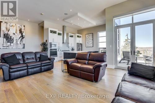 404 - 1705 Fiddlehead Place, London North (North R), ON - Indoor Photo Showing Living Room