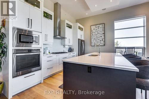 404 - 1705 Fiddlehead Place, London North (North R), ON - Indoor Photo Showing Kitchen With Upgraded Kitchen
