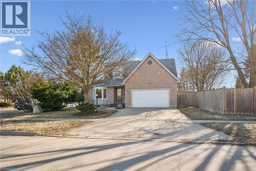 37 ENFIELD Drive  Cambridge, ON N1P 1A5