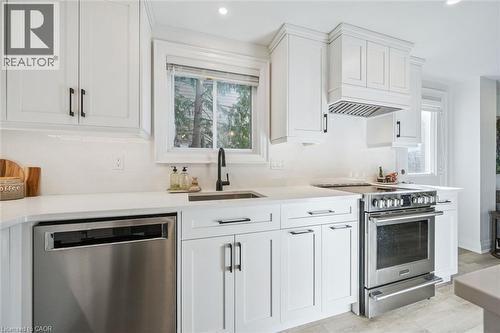 37 Enfield Drive, Cambridge, ON - Indoor Photo Showing Kitchen With Upgraded Kitchen