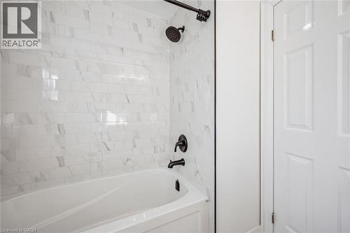 37 Enfield Drive, Cambridge, ON - Indoor Photo Showing Bathroom