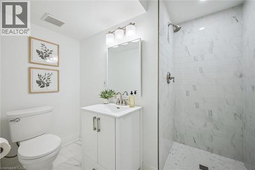 37 Enfield Drive, Cambridge, ON - Indoor Photo Showing Bathroom