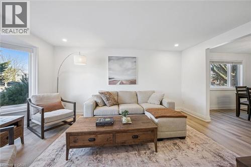 37 Enfield Drive, Cambridge, ON - Indoor Photo Showing Living Room