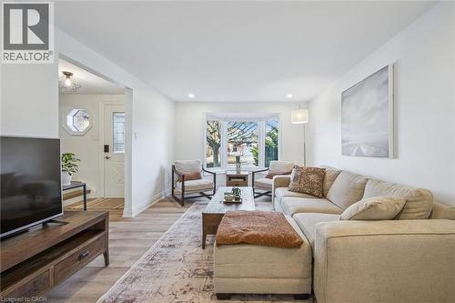 37 Enfield Drive, Cambridge, ON - Indoor Photo Showing Living Room