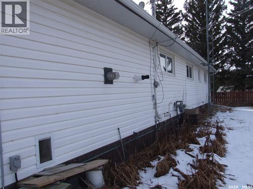 301 5Th Street W, Leader, SK - Outdoor With Exterior