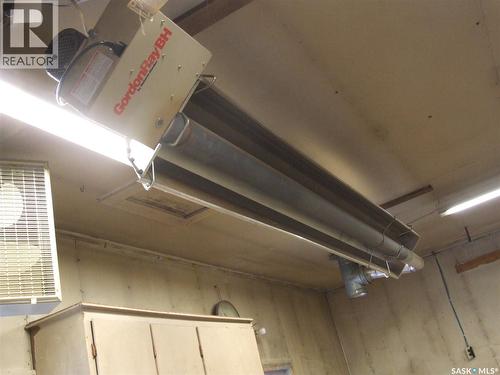 301 5Th Street W, Leader, SK - Indoor