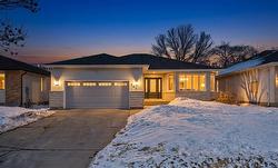 142 Mahonee Drive  Winnipeg, MB R2G 3S2