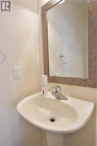 View of bathroom - 512 Terrington Crescent, Kitchener, ON - Indoor Photo Showing Bathroom