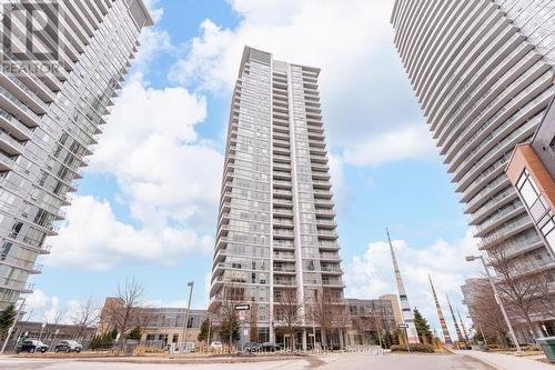 P09 - 66 FOREST MANOR ROAD  Toronto, ON M2J 0B7