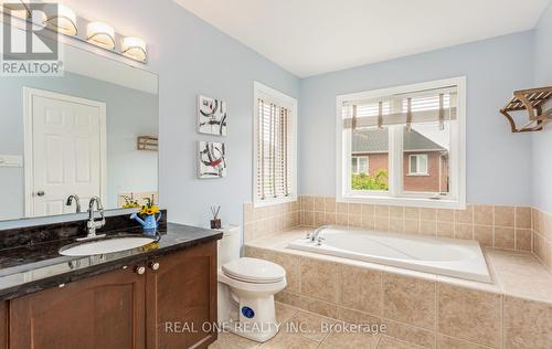 3860 Bloomington Crescent, Mississauga, ON - Indoor Photo Showing Bathroom