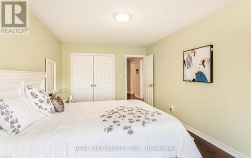 3860 Bloomington Crescent, Mississauga, ON - Indoor Photo Showing Bedroom