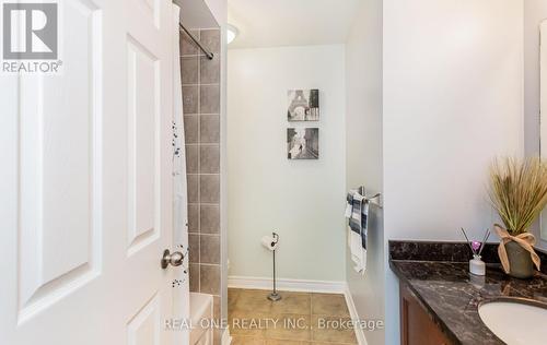 3860 Bloomington Crescent, Mississauga, ON - Indoor Photo Showing Bathroom