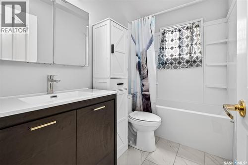1321 Prince Crescent, Moose Jaw, SK - Indoor Photo Showing Bathroom
