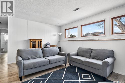 1321 Prince Crescent, Moose Jaw, SK - Indoor Photo Showing Living Room