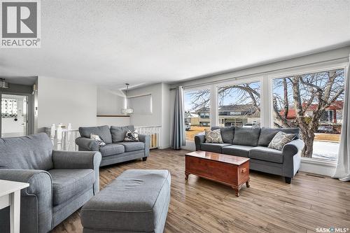 1321 Prince Crescent, Moose Jaw, SK - Indoor Photo Showing Living Room