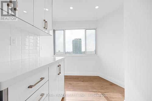 1901 - 50 Elm Drive E, Mississauga, ON - Indoor Photo Showing Other Room