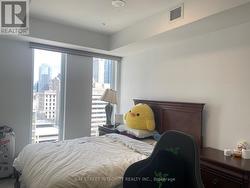 PH8 - 50 MCCAUL STREET Toronto, ON M5T 0B6