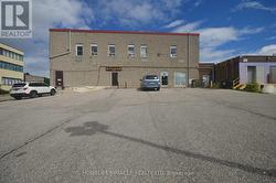 UPPER #1 - 64 HOLLAND STREET W Bradford West Gwillimbury, ON L3Z 1R8