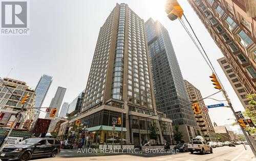 2120 - 155 YORKVILLE AVENUE  Toronto, ON M5R 1C4