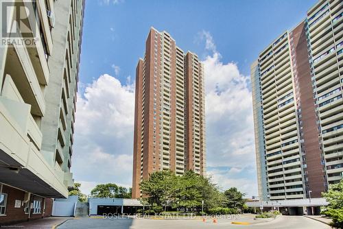 1902 - 3 MASSEY SQUARE  Toronto, ON M4C 5L5