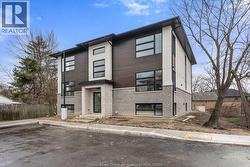 3871 HOWARD Unit# 201 Windsor, ON N9G 1N6