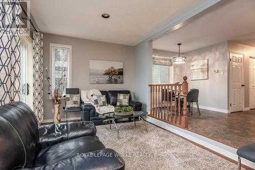 236 Dartmoor Crescent, Waterloo, ON - Indoor Photo Showing Living Room