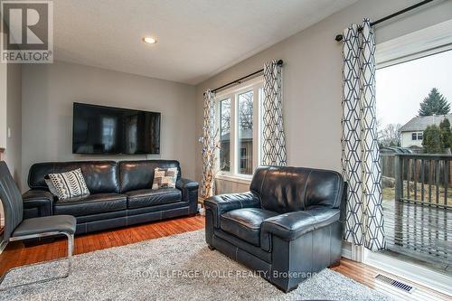 236 Dartmoor Crescent, Waterloo, ON - Indoor Photo Showing Living Room