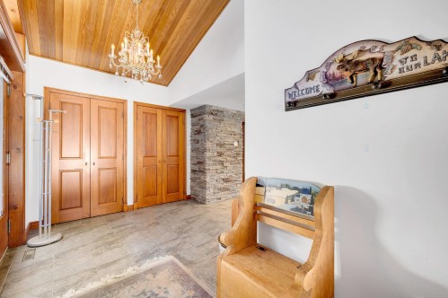 Hall d'entrée/Vestibule - 20 Ch. Ovila, Mont-Tremblant, QC - Indoor Photo Showing Other Room